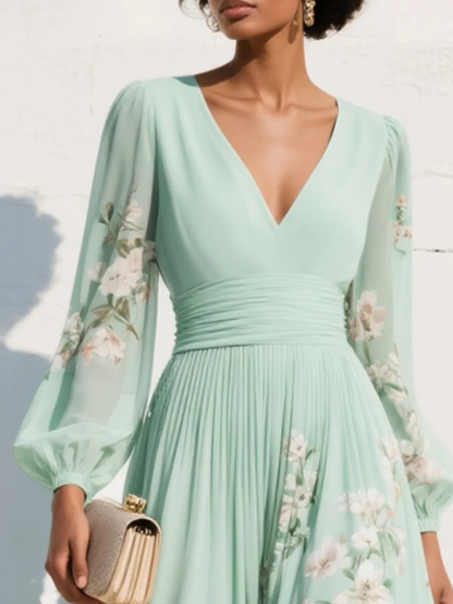 Vestido largo plisado de gasa en verde menta con estampado floral para mujer.