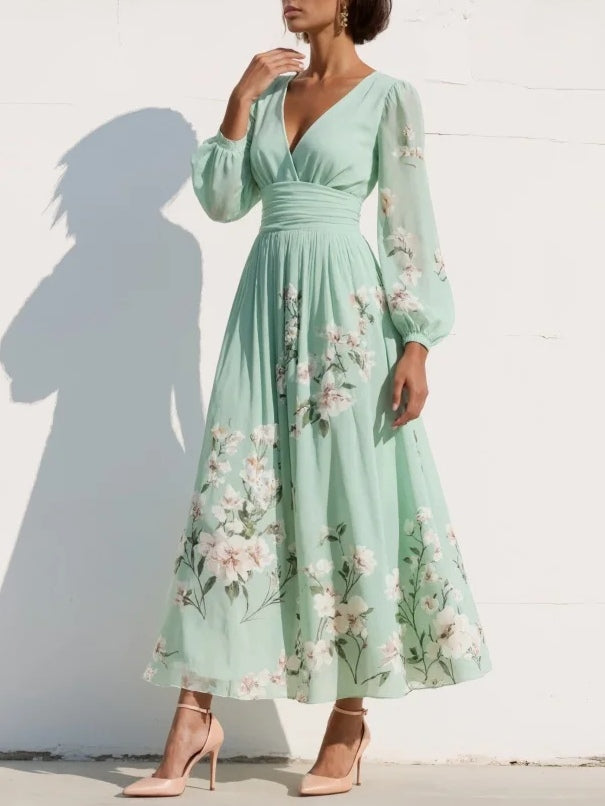 Vestido largo plisado de gasa en verde menta con estampado floral para mujer.