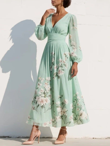 Vestido largo plisado de gasa en verde menta con estampado floral para mujer.